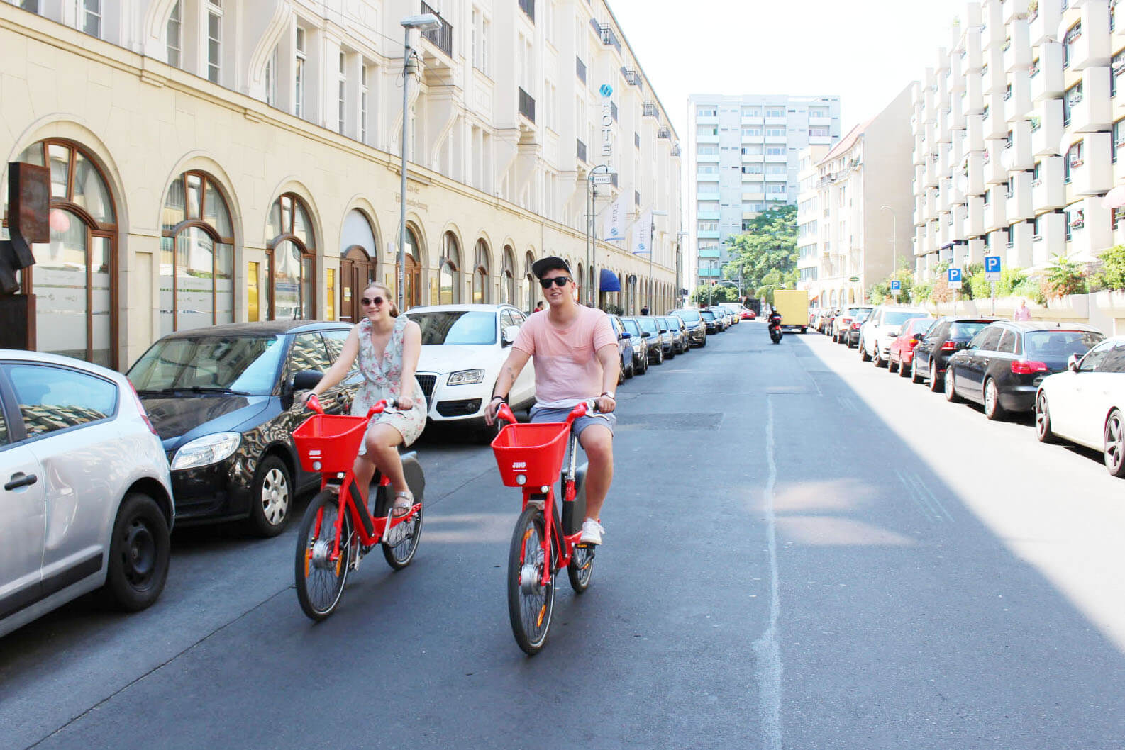 Timo und Maren auf dem Jump Bike